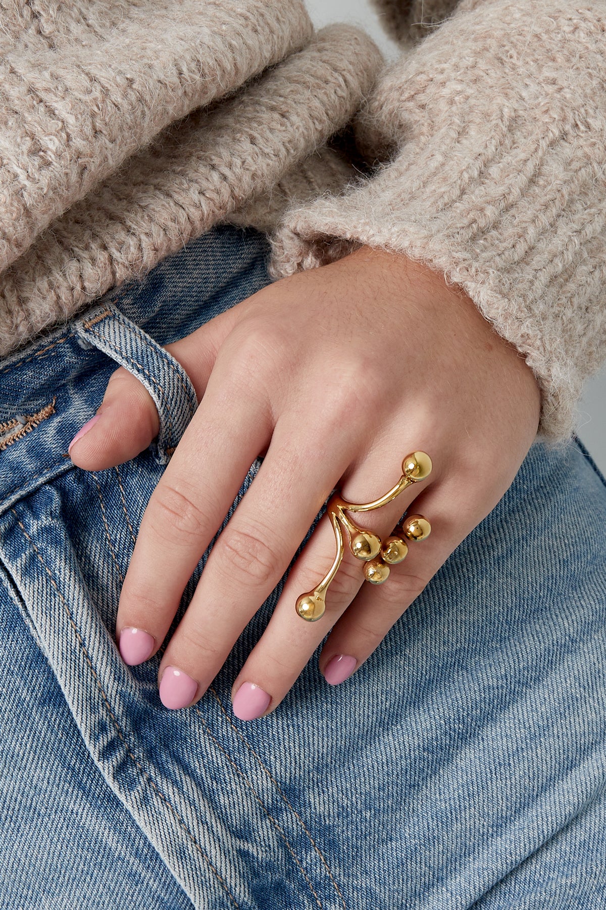 Grote ring met balletjes