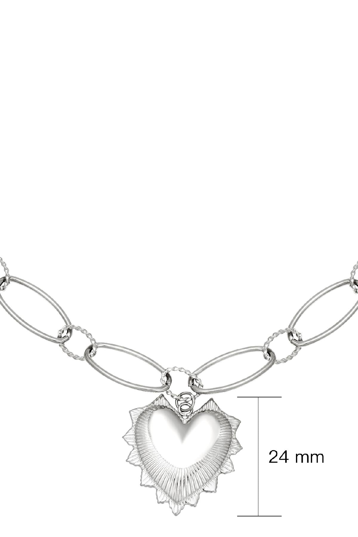 Big chunky heart ketting detail
