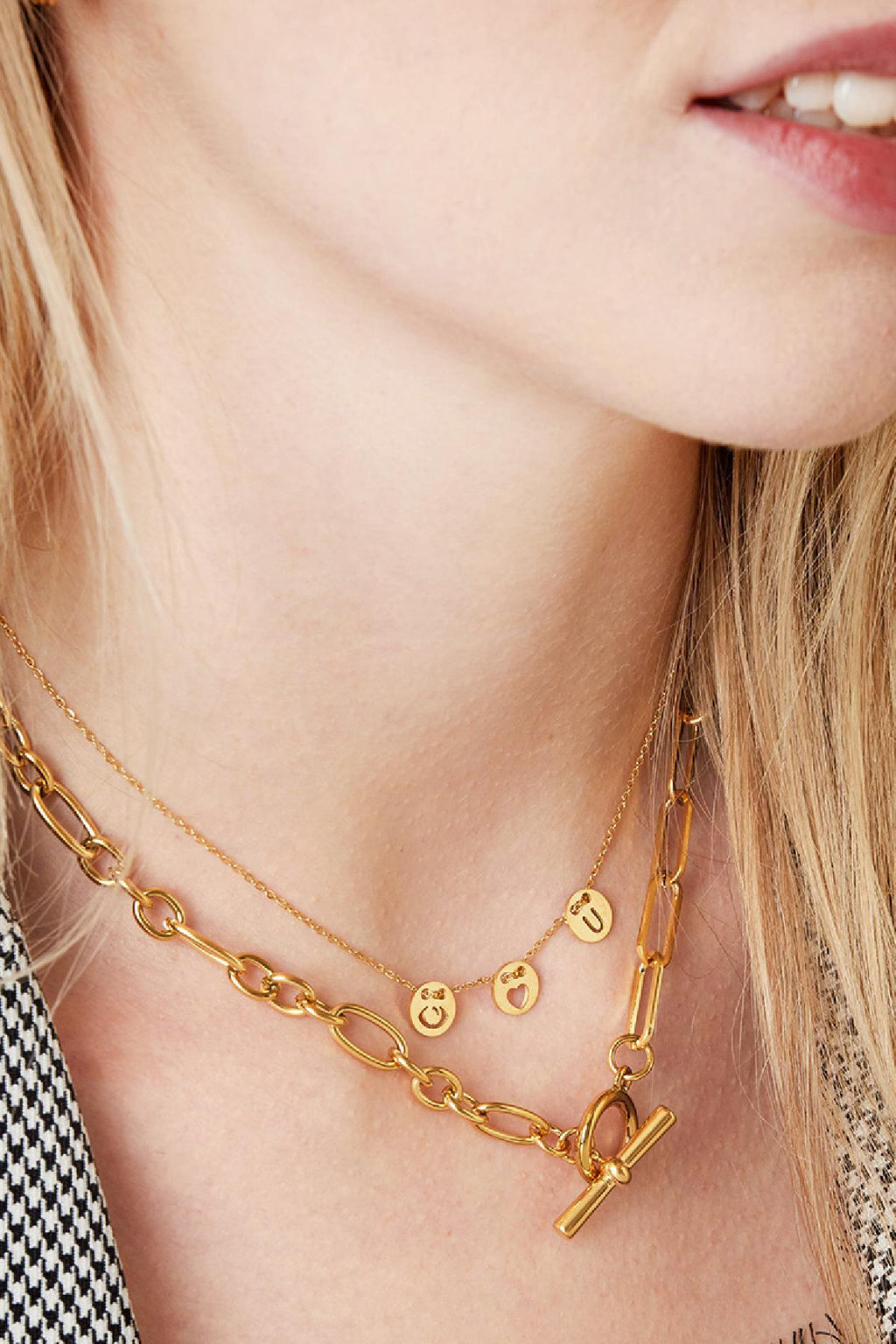 Ketting Eye Love You op model