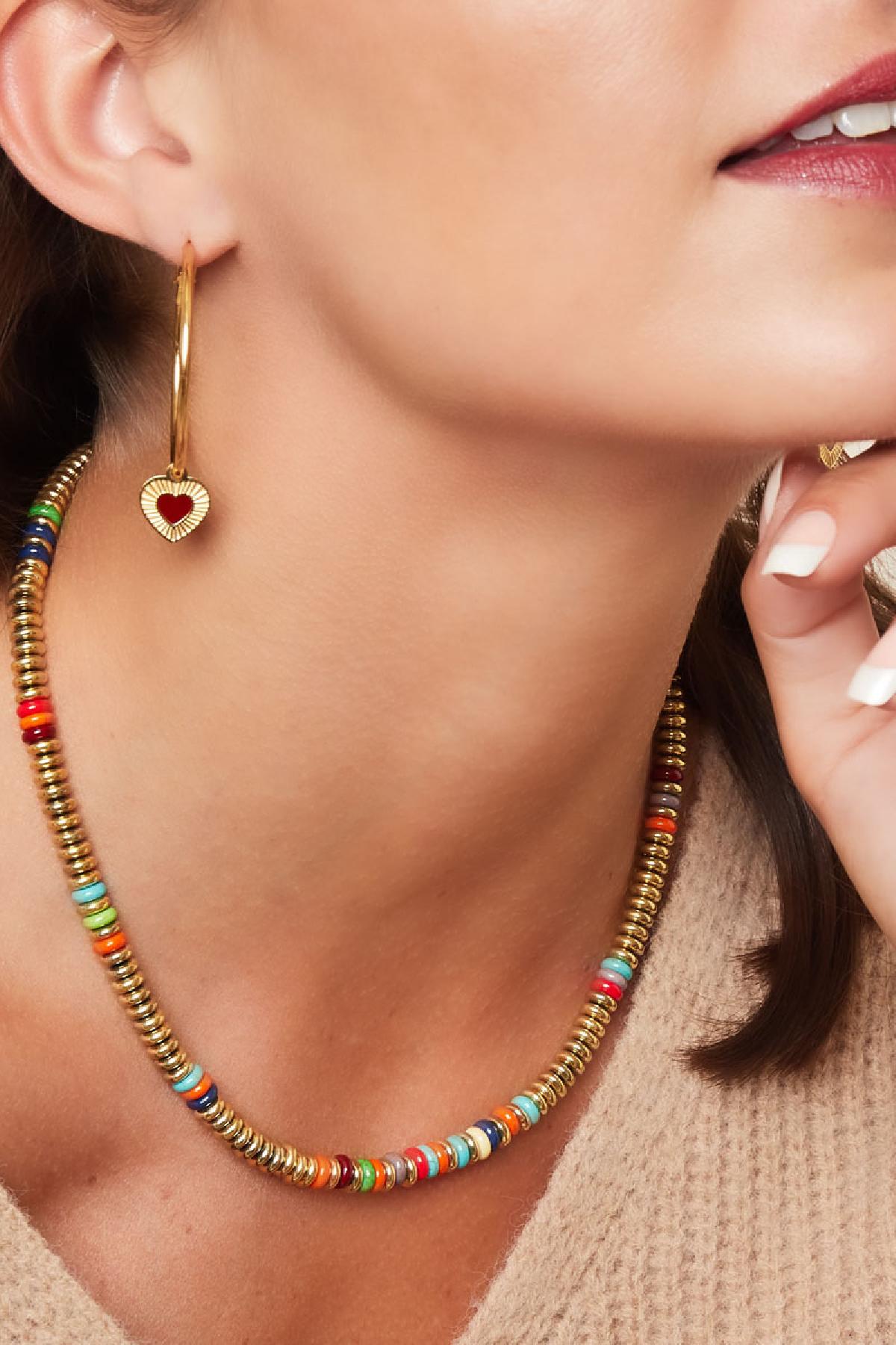 Ketting met platte kralen model ingezoomd